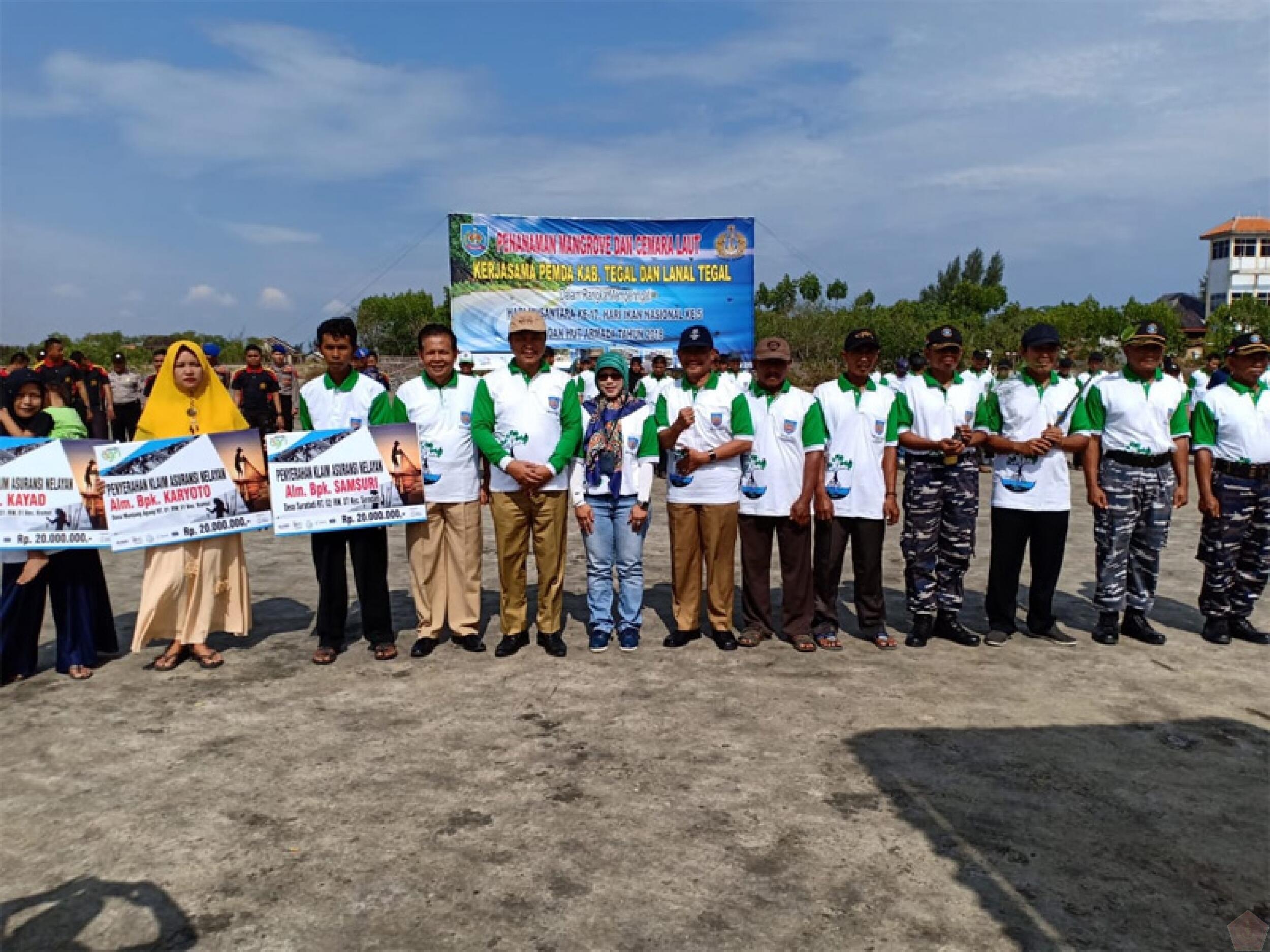 Cegah Aberasi, Pangkalan TNI AL dan Pemkab Tegal Hijaukan Pantai Utara ...