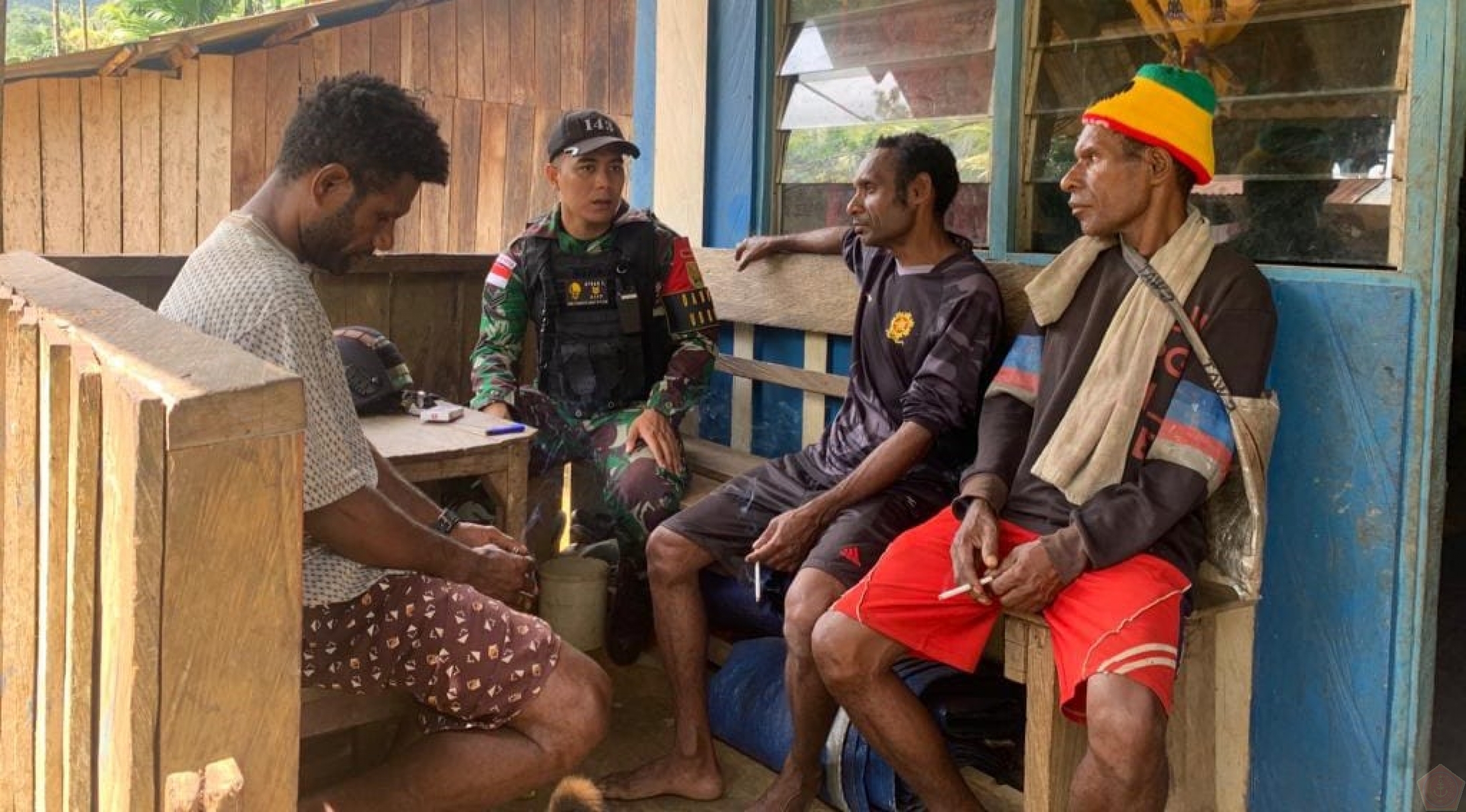 Meningkatkan Persaudaraan, Satgas Yonif 112/DJ Lakukan Komsos di Kampung Kalome