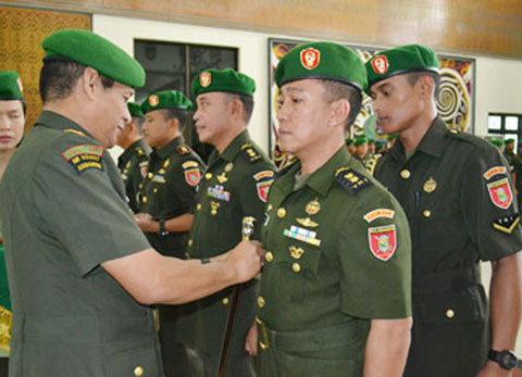 Ayollar kiyimidagi gey erkaklar