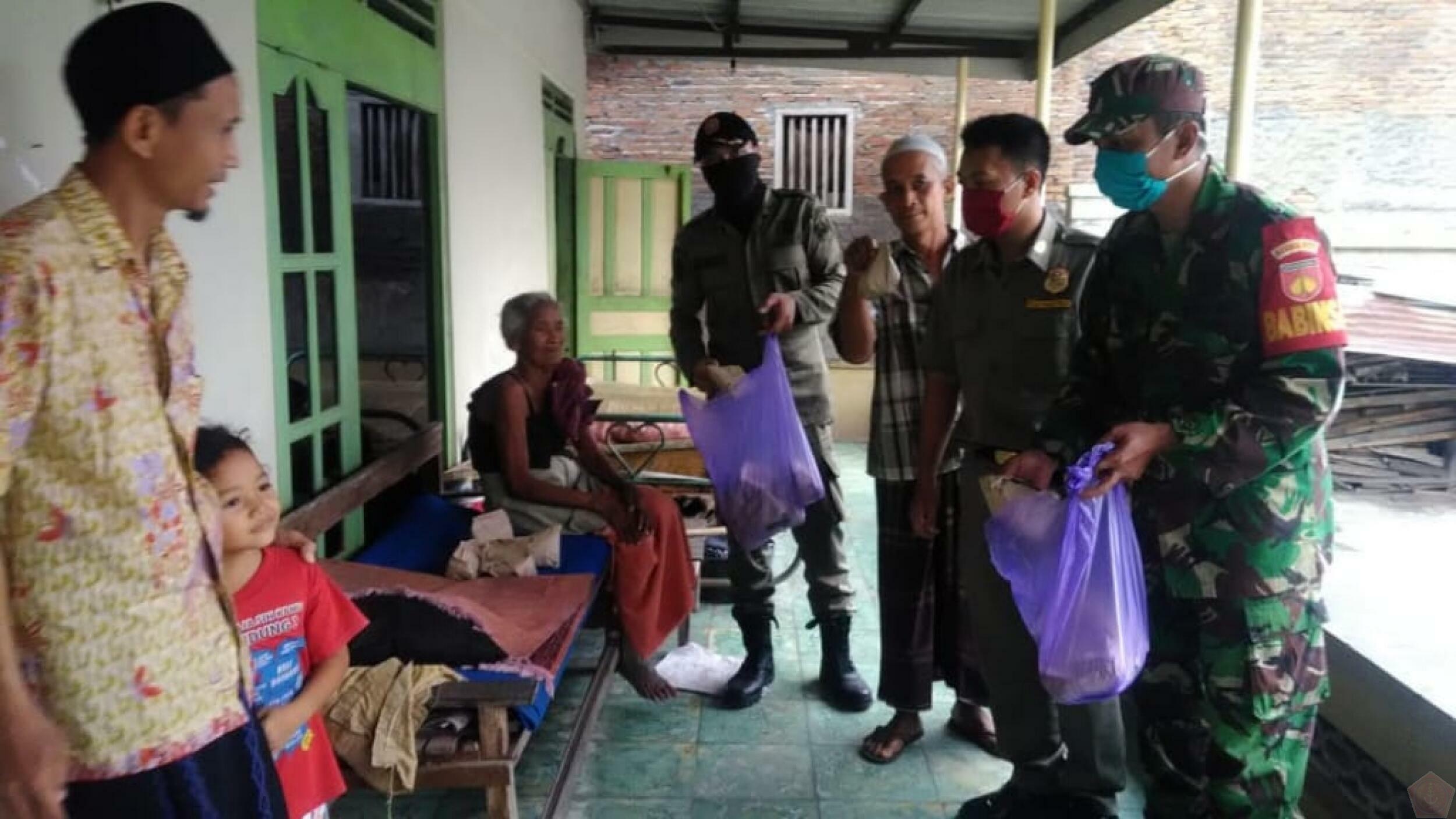 TNI Selalu Ada Untuk Rakyat, Disaat Rakyat Membutuhkan Bantuan Ditengah ...