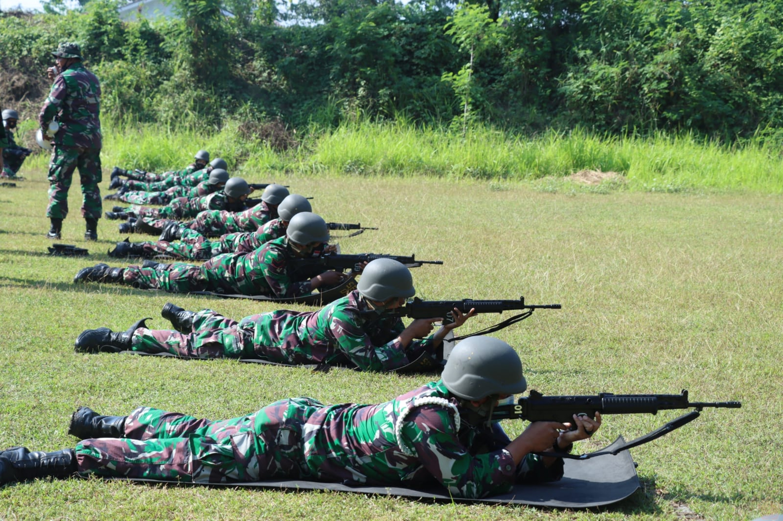 Pelihara Kemampuan Prajurit Pangkalan TNI AL Tegal Gelar Latihan Tembak ...