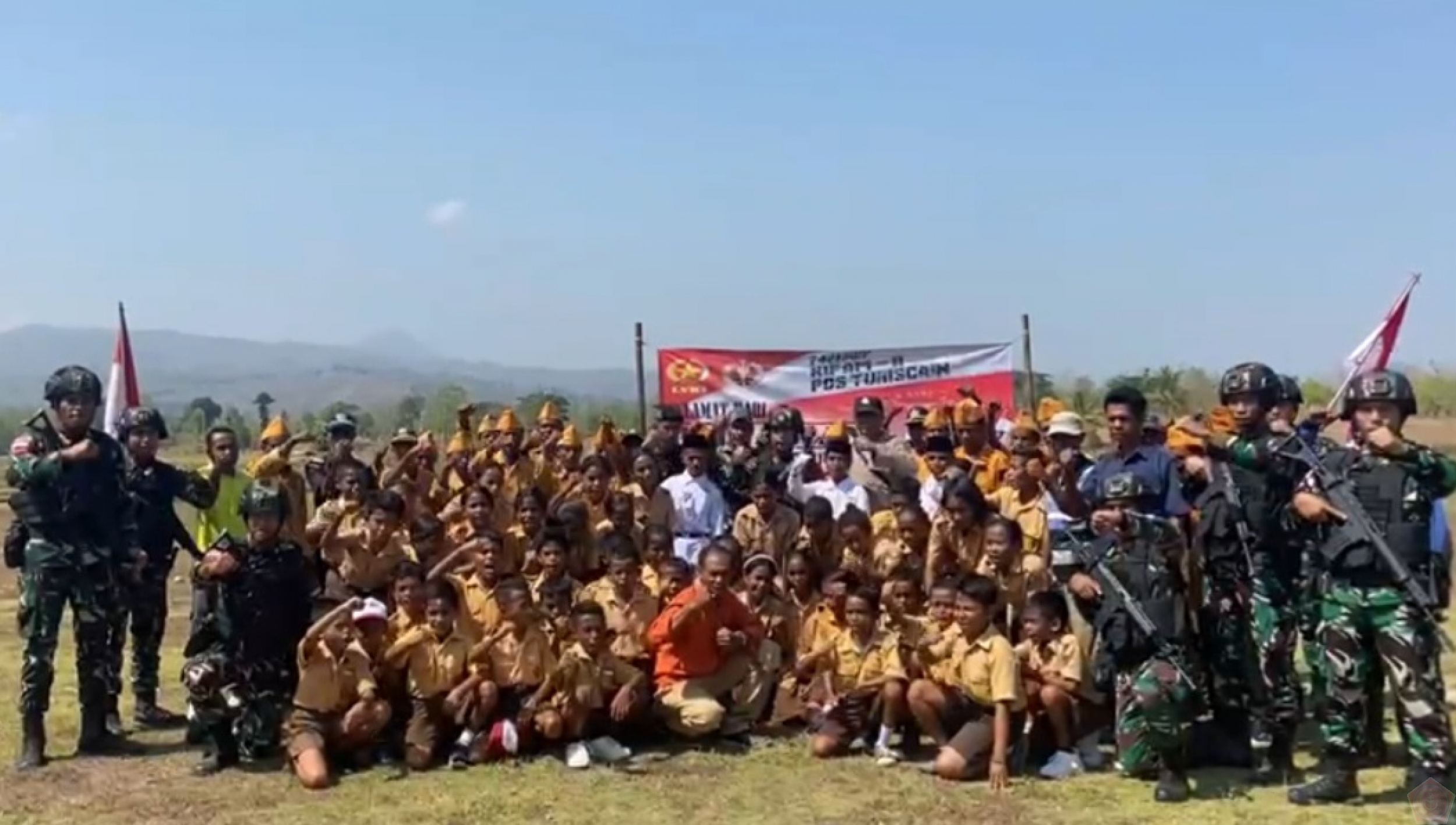 Patroli dan Upacara Bendera bersama di Tapal Batas RI-RDTL dalam rangka ...